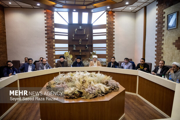 کارگاه ایده‌ها و تجربه‌های حلقه‌های میانی