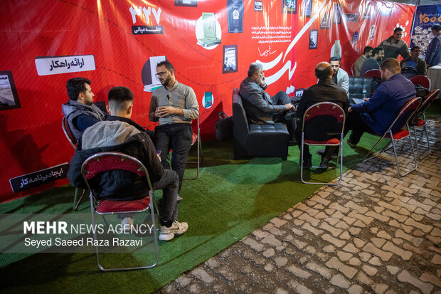 کارگاه ایده‌ها و تجربه‌های حلقه‌های میانی