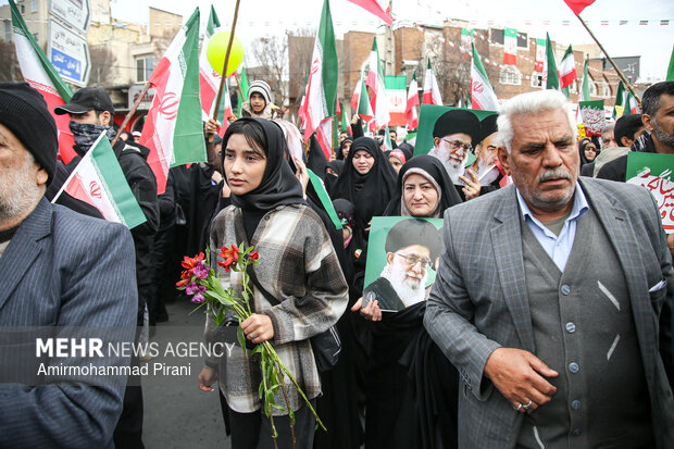 نگاهی متفاوت از ایستادگی ملت در سالگرد پیروزی انقلاب