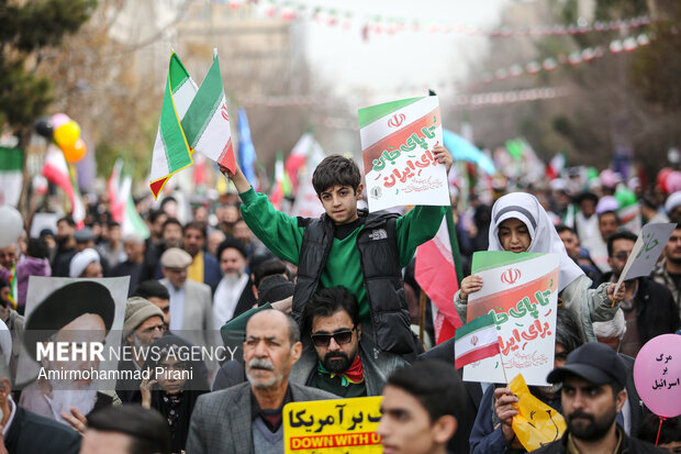 نگاهی متفاوت از ایستادگی ملت در سالگرد پیروزی انقلاب