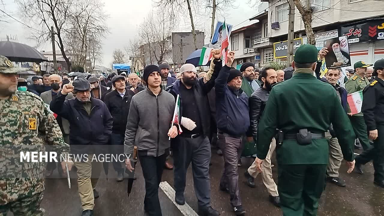 حضور پرشور مردم رشت در راهپیمایی ۲۲ بهمن علیرغم سرمای هوا