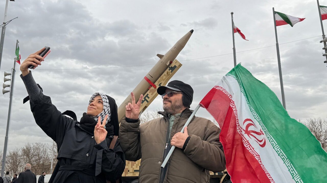 نمایشی  مووشەکی بالستیکی سپا لە تاران