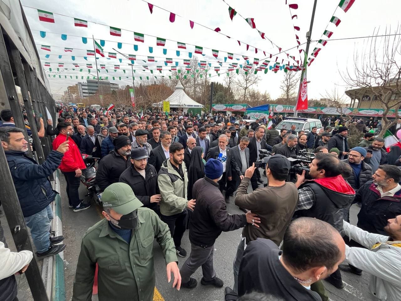 حضور،راهپيمايي،پزشكيان،بهمن