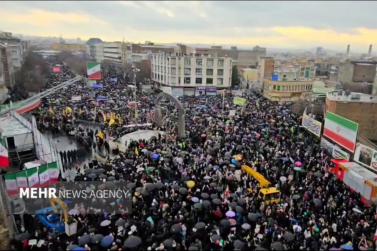 حضور،انقلاب،راهپيمايي،شور،تبريز،مسير،استقلال،ميدان،جمعيت،شهر ...