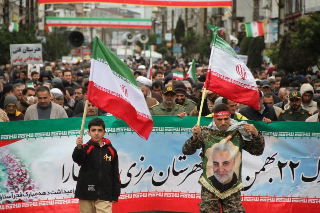 تصاویر اختصاصی خبرنگار مهر از ۲۲ بهمن تماشایی بندر مرزی آستارا