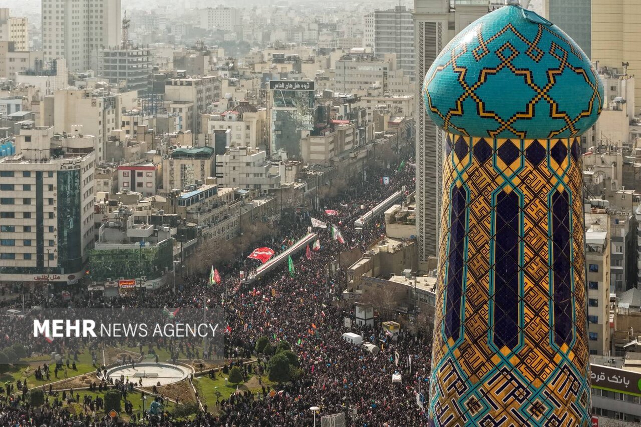 مشهد؛ یک شهر، میلیون‌ها صدا؛ لبیک به رهبر در حماسه ۲۲ بهمن