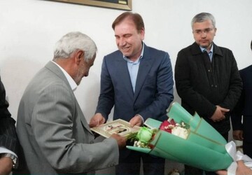 مسئولان استان بوشهر با خانواده شهید امنیت دیدار کردند