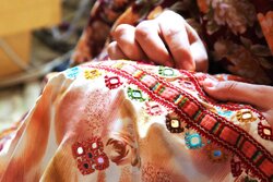 حیات «سوزن دوزی بلوچ» با دستان زنان توانمند حاشیه نشین زاهدان