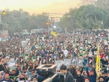 VIDEO: People in Pakistan declare support for Iran Leader