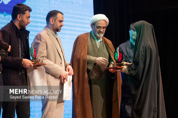 همایش «حلقه‌های میانی گام دوم انقلاب»
