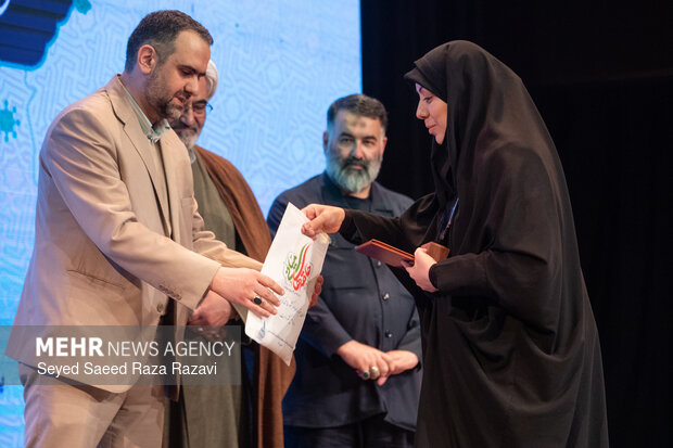 همایش «حلقه‌های میانی گام دوم انقلاب»