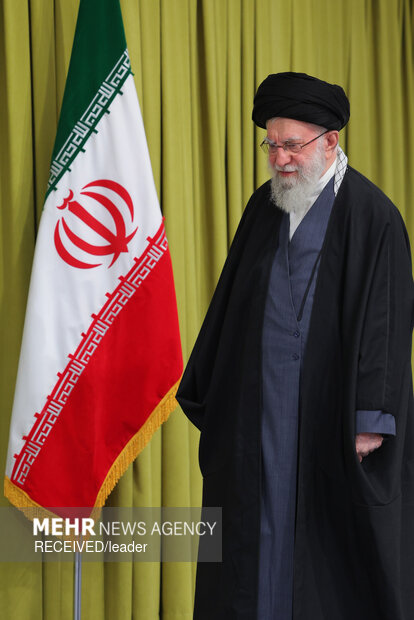 پیام رهبر معظم انقلاب به مناسبت حماسه آفرینی ملت ایران در راهپیمایی ۲۲ بهمن