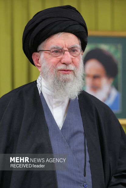 پیام رهبر معظم انقلاب به مناسبت حماسه آفرینی ملت ایران در راهپیمایی ۲۲ بهمن