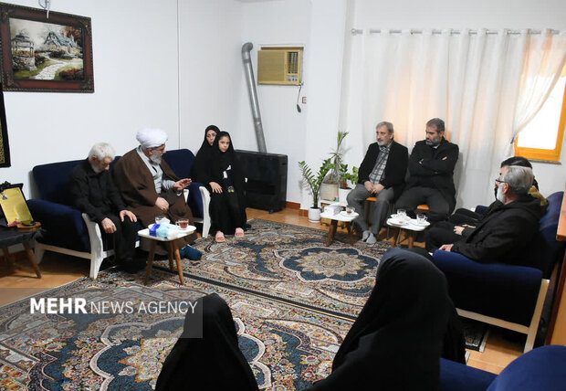 آیتالله رمضانی: شهدای مدافع امنیت مظلومانه پای آرامش مردم ایستادند