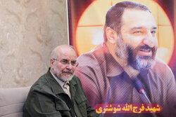 حضور رئیس مجلس در منزل شهید فرج‌الله شوشتری