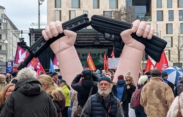 Münih'te NATO ve savaş politikaları protesto edildi