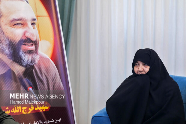 حضور رئیس مجلس در منزل شهید فرج‌الله شوشتری