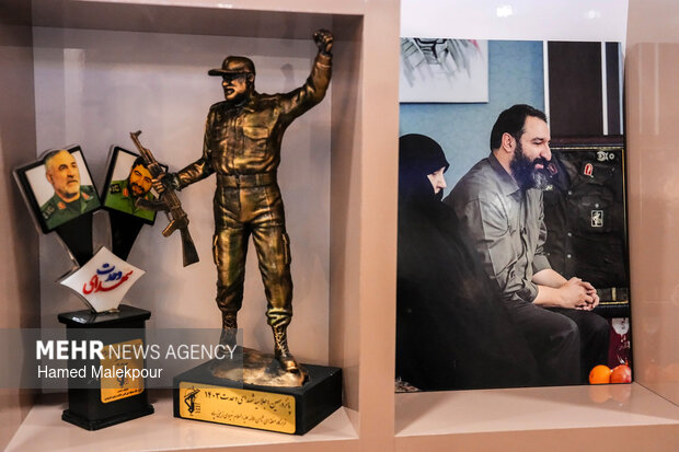 حضور رئیس مجلس در منزل شهید فرج‌الله شوشتری