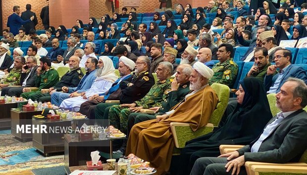 سردار اسحاقی: خانواده شهدا پرچمداران بصیرت و ایثار هستند