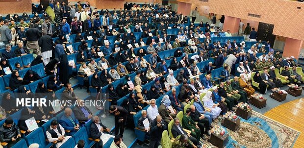 سردار اسحاقی: خانواده شهدا پرچمداران بصیرت و ایثار هستند