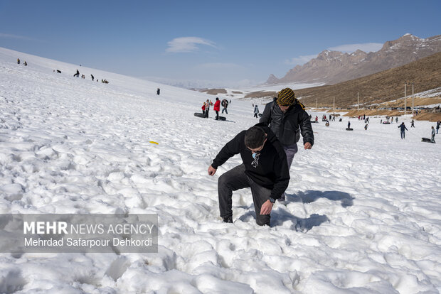 تیوپ سواری در پیست اسکی بارده