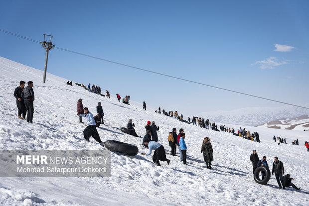 تیوپ سواری در پیست اسکی بارده