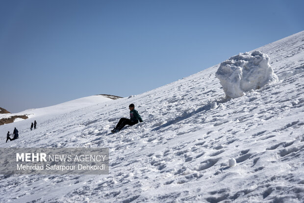 تیوپ سواری در پیست اسکی بارده