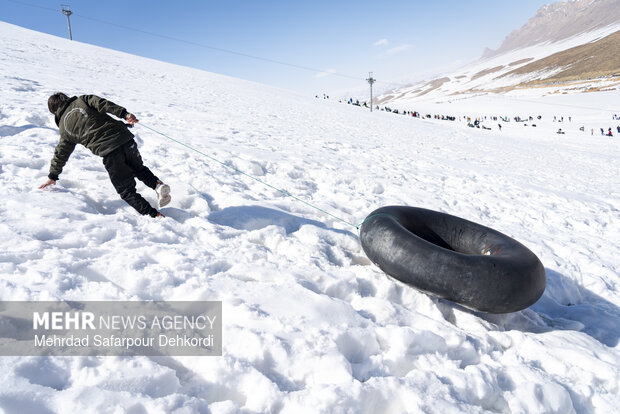 تیوپ سواری در پیست اسکی بارده