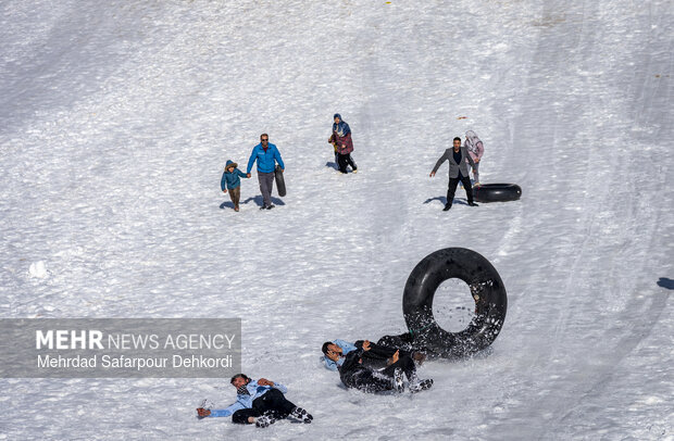 تیوپ سواری در پیست اسکی بارده