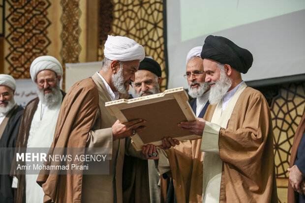 اختتامیه بیست و هفتمین همایش کتاب سال حوزه در قم