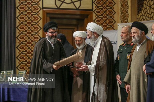 اختتامیه بیست و هفتمین همایش کتاب سال حوزه در قم