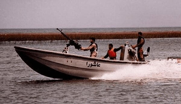 İran, ABD'ye nasıl karşı koyacak? Süratli botları tanıyalım