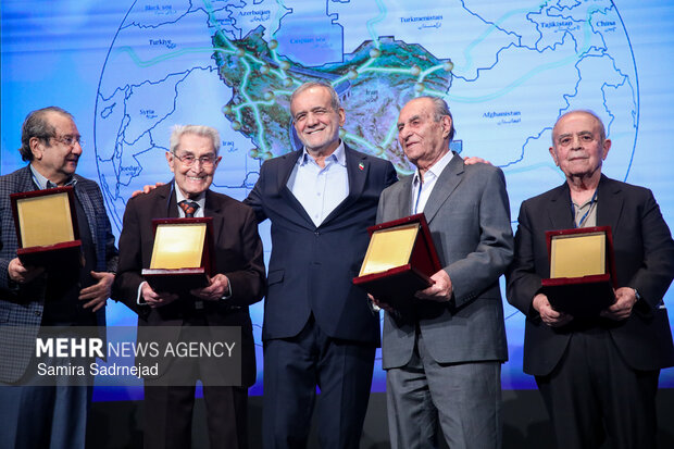 همایش بین المللی فرصت‌های سرمایه‌گذاری و تامین مالی راه‌گذارهای ریلی و جاده‌ای