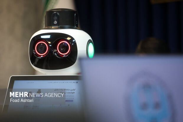 رونمایی از از ربات وکیل‌یار