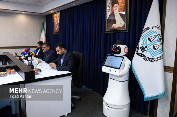 رونمایی از از ربات وکیل‌یار