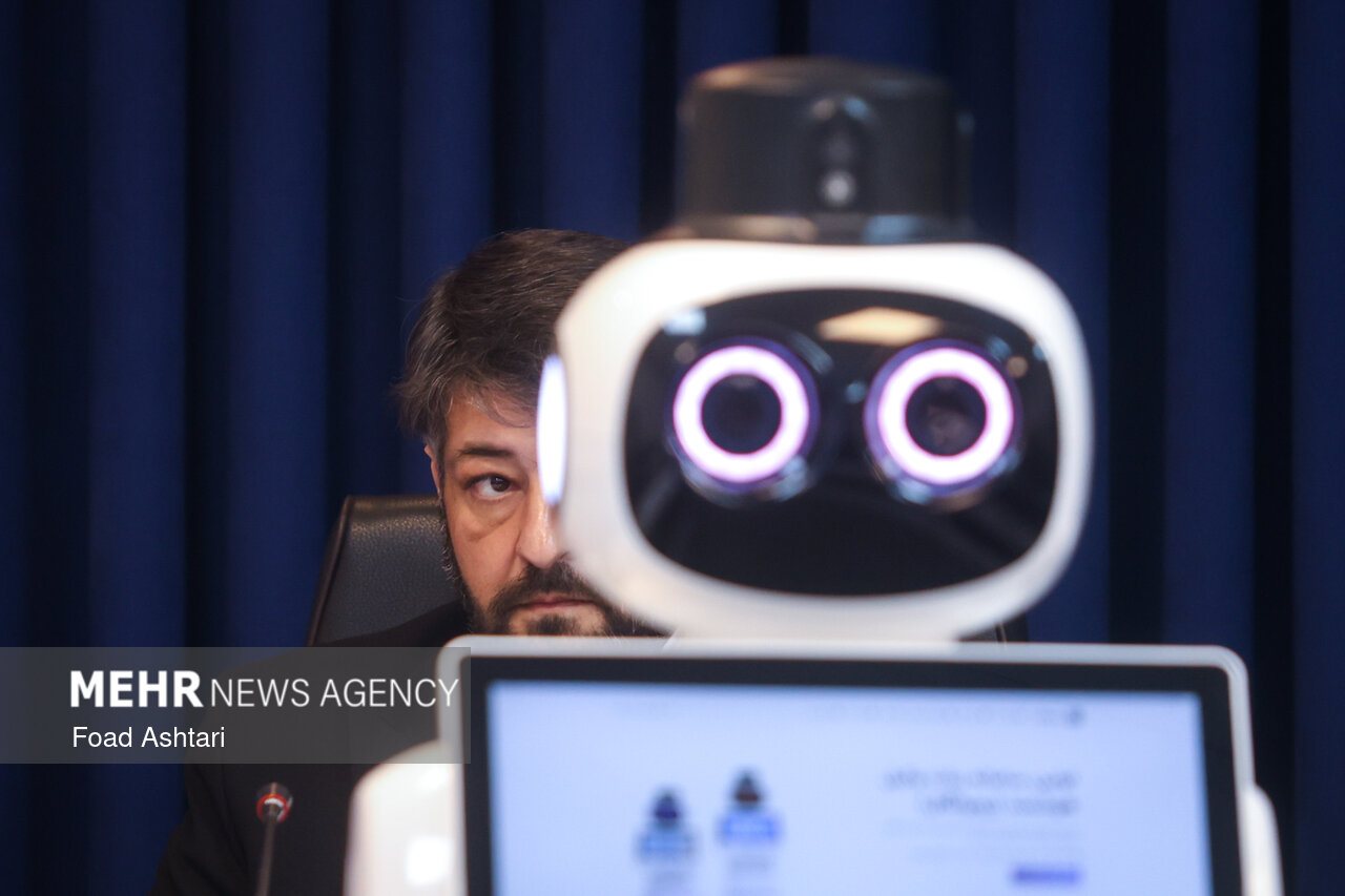 | اخبار ایران و جهان | Mehr News Agency - رونمایی از ربات وکیل‌یار