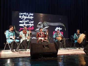 استقبال لرستانی‌ها از شب اول جشنواره موسیقی فجر