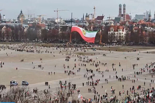 بنویسید تجمع هواداران سلطنت‌طلب، بخوانید سیرک ربع پهلوی و صهیونیست‌ها!