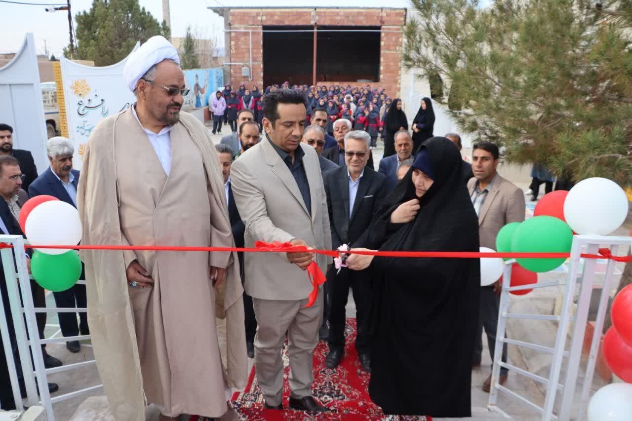 مدرسه،ورزشي،تربيت،فعاليت،ايجاد،نوق،كفپوش،روباز،دخترانه،روا