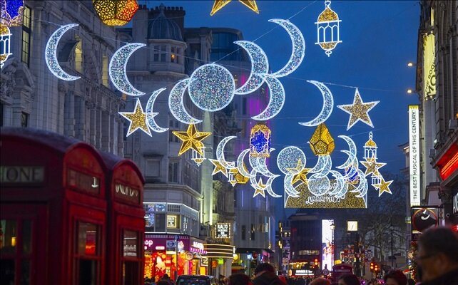 Londra, Ramazan için ışıklarla süslendi