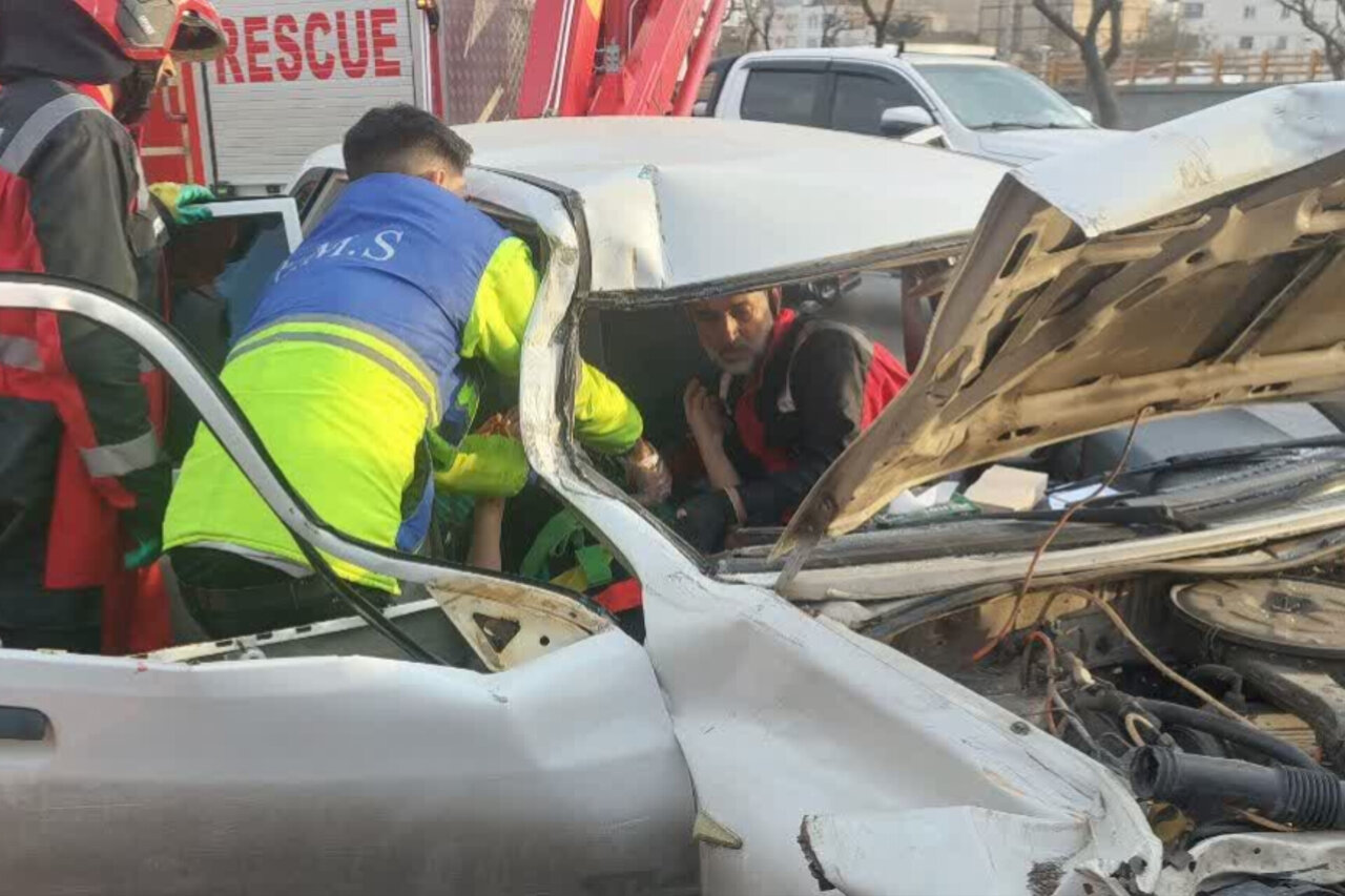 محبوس،تصادف،سواري،درماني،خودرو