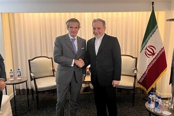 غروسي يلتقي عراقجي في جنيف