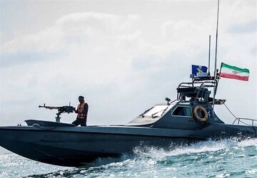 İran, Hürmüz Boğazı'nda tatbikat başlattı (+video)