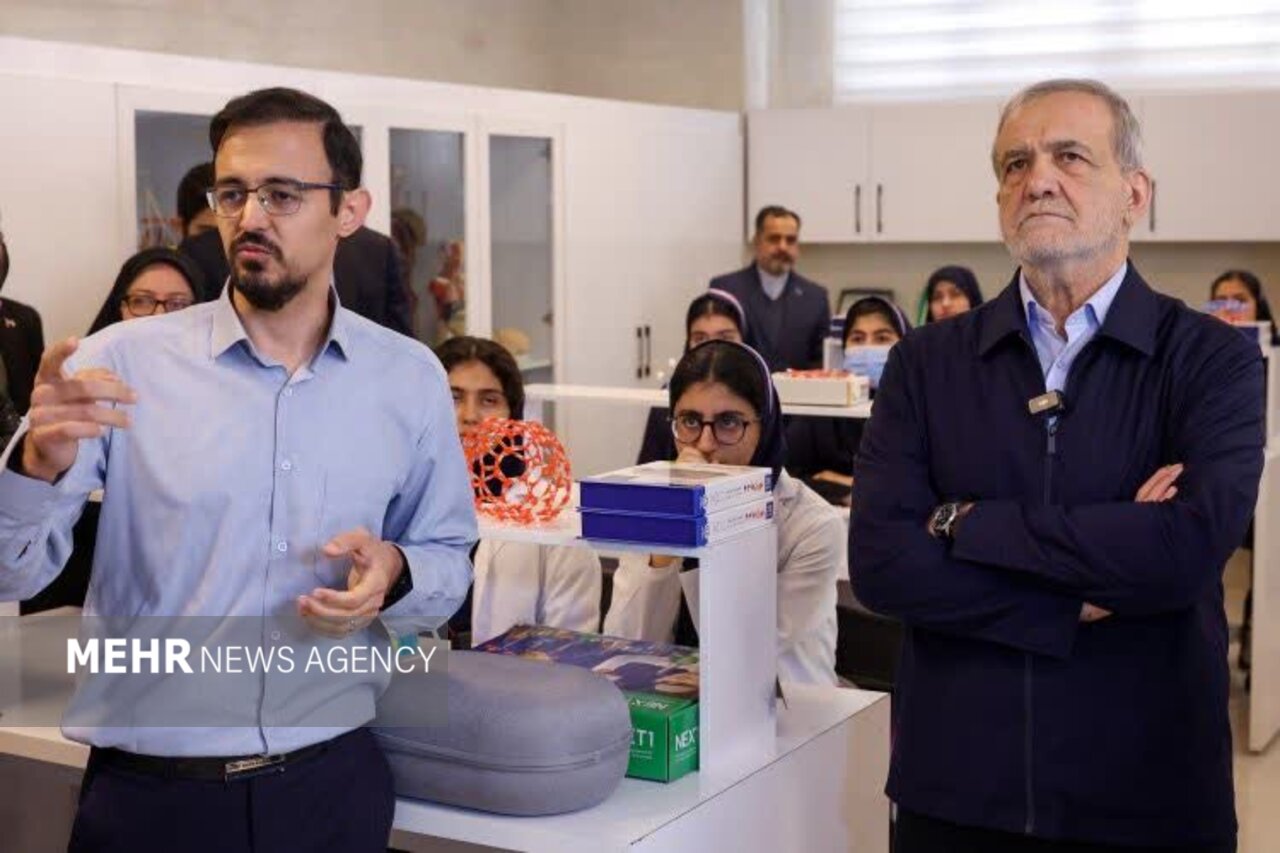 مدرسه،هوشمند،آموزشي،آموزش،بهارلو،نوين،فناوري،مدارس