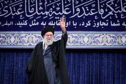 İmam Humeyni Hüseyniyesi duvarında asılı olan ayetin anlamı nedir?