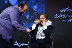 کوروش زارعی تجلیل شد؛ هنرمندی که در خارج بیشتر از ایران طرفدار دارد