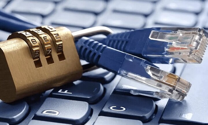 کاربران ایمن یا اینترنت آزاد؟