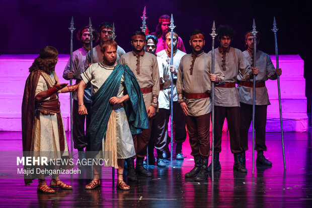 اجرای نمایش «هیولاکش» در یزد