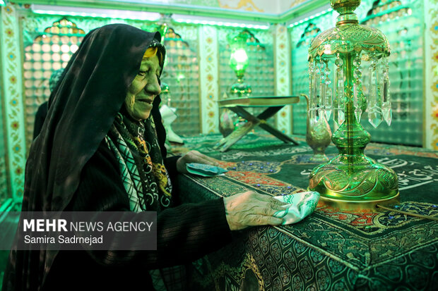 آیین غبارروبی ضریح مطهر آستان مقدس امامزاده صالح (ع)