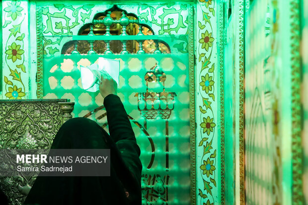 آیین غبارروبی ضریح مطهر آستان مقدس امامزاده صالح (ع)